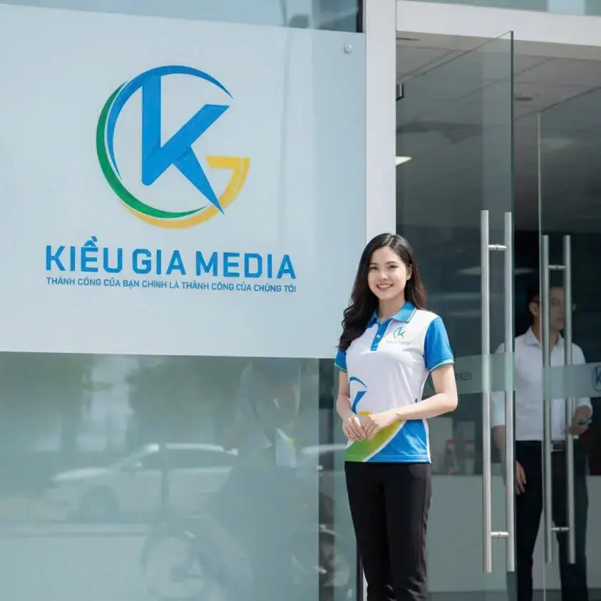 Đội ngũ Kiều Gia Group tại văn phòng